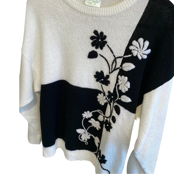 Vintage Black and White Grandma Sweater - Picture 2 of 4